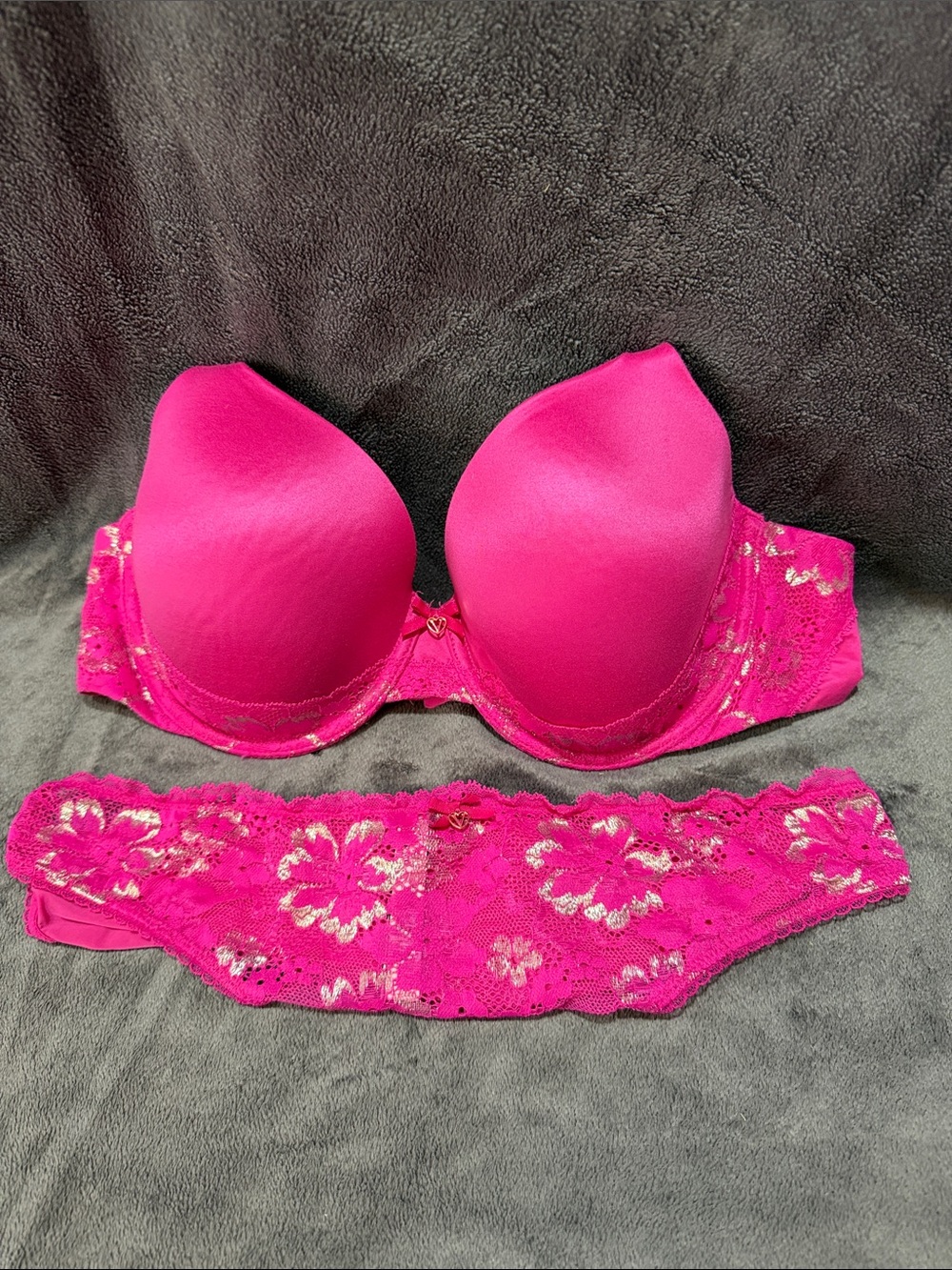 Victoria’s Secret Fuchsia Lace lightly line Bra & Bikini Set